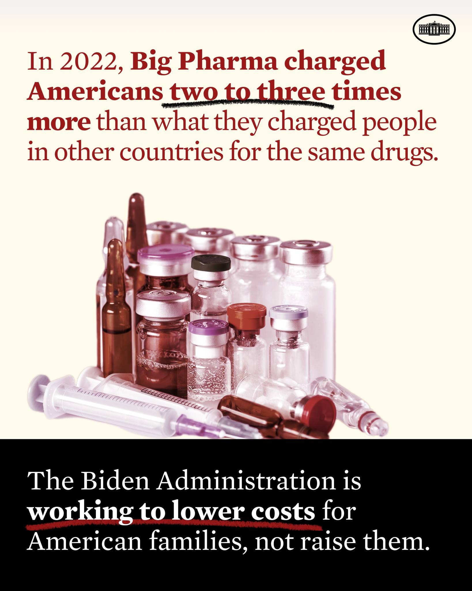 Ein Plakat mit der Aufschrift "In 2022 haben Big Pharma die Amerikaner zwei bis drei Mal so viel für dieselben Medikamente berechnet wie in anderen Ländern" unten, mit ein paar Flaschen und einer Spritze.