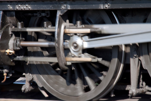 Nahaufnahme eines Zugrads, das die Lauffläche und den Flansch zeigt.