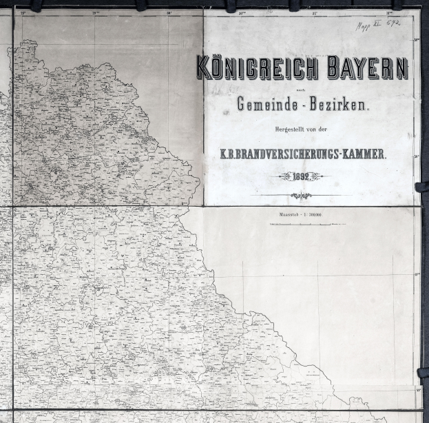 Eine Schwarz-Weiß-Karte von Königreich Bayern, Deutschland, die geografische Merkmale wie Flüsse, Berge und Städte zeigt und informative Texte enthält.