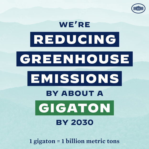 Plakat mit Text und Logo, auf dem steht: "Wir reduzieren die Treibhausgasemissionen um etwa eine Gigatonne bis 2030", um eine signifikante Reduzierung der Treibhausgase bis 2030 zu fördern.