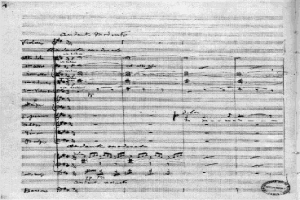 Schwarze und weiße Notenblätter für Johann Sebastian Bachs Symphonie Nr. 4 in G-Dur, Op. 63, mit einem Stempel in der unteren rechten Ecke, der "Di-Arezzo Co UK" lautet.