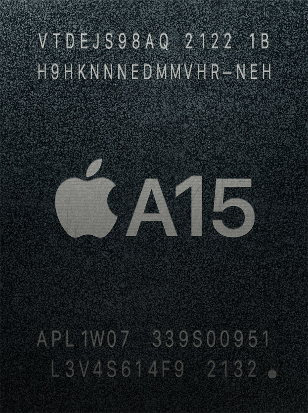 Nahaufnahme eines Apple A15-Chips mit dem Apple-Logo und Text.