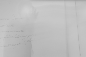 Ein Blatt Papier mit handgeschriebener Schrift darauf.