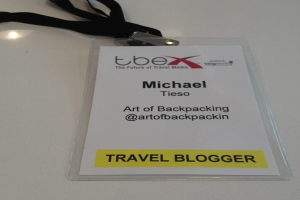 Ein Personalausweis eines Reise-Bloggers mit Foto, Namen und Beruf.