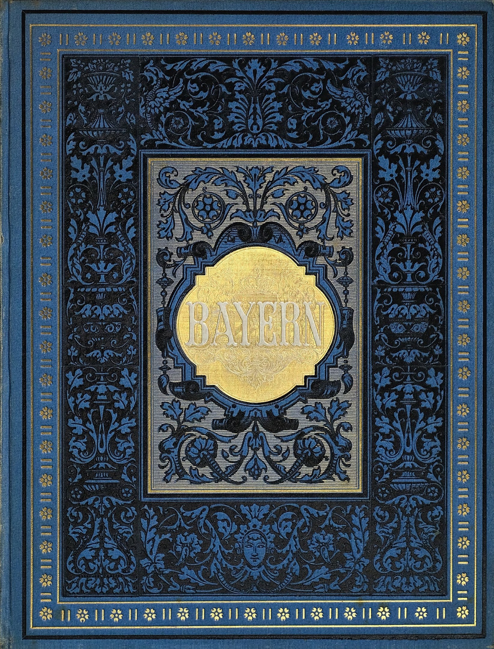Blau-goldenes Buch mit dem Wort "Bayern" auf dem Cover, das mit detaillierten Verzierungen geschmückt ist.